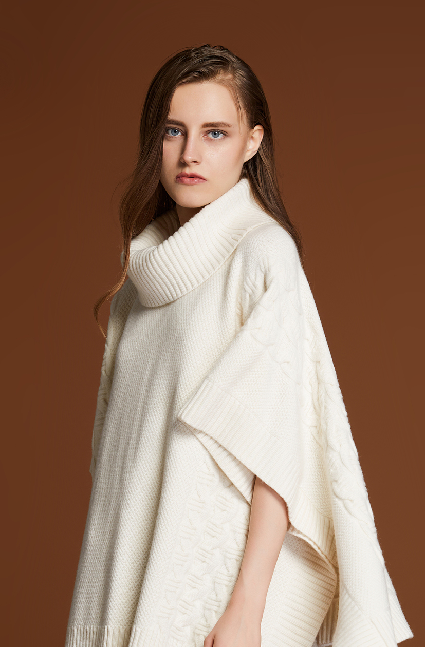 白色斗篷毛衣